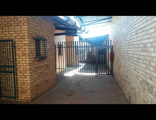 470M² WAREHOUSE TO LET IN KRUGERSDORP CENTRAL